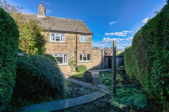 3 bed property, in Moorhall, £260,000