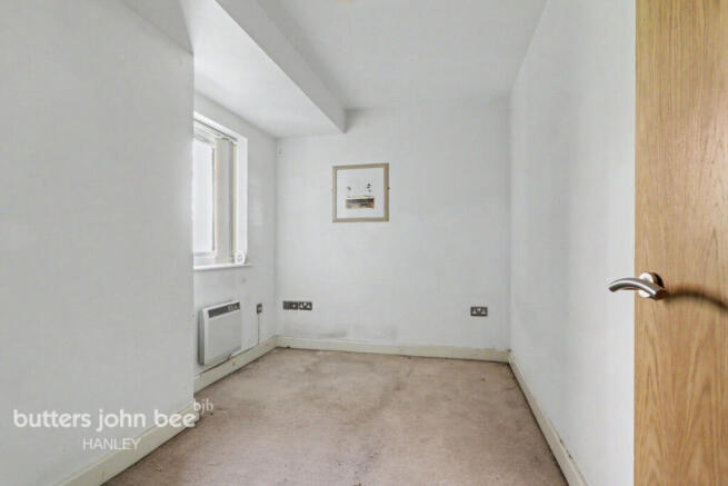 2 bed property, in Salisbury Street, £90,000