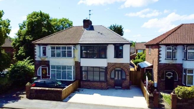 3 bed property, in Marshalls Cross Road, £235,000