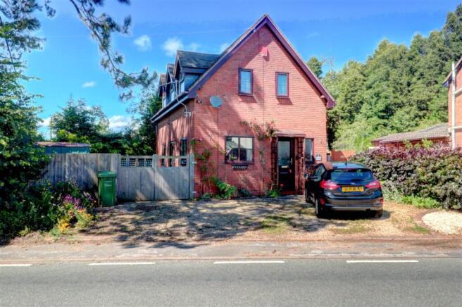 3 bed property, in Corner House, £400,000