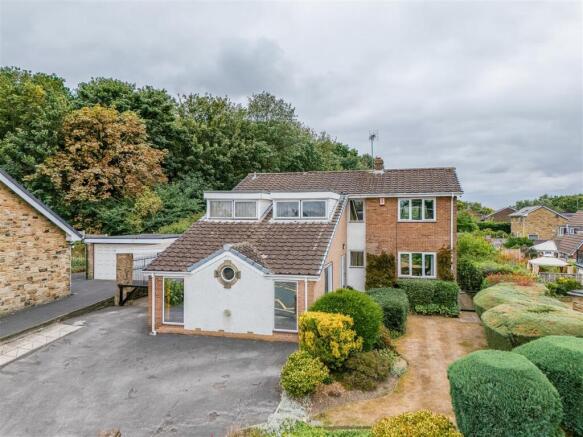 5 bed property, in The Mount, £475,000