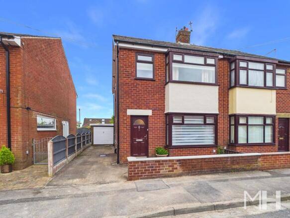 3 bed property, in Park Road, £220,000