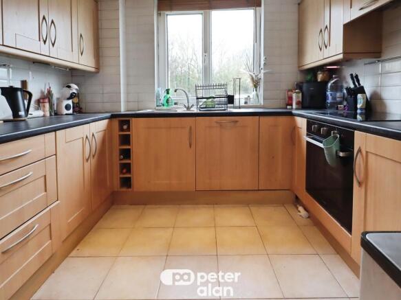 2 bed property, in Awel Mor, £125,000