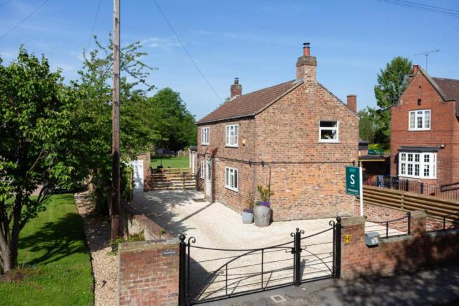 3 bed property, in School Lane, £450,000