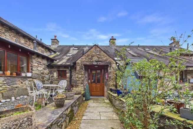 4 bed property, in Firbank, £400,000