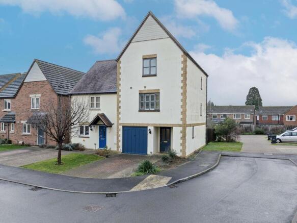 4 bed property, in Thornley Close, £450,000