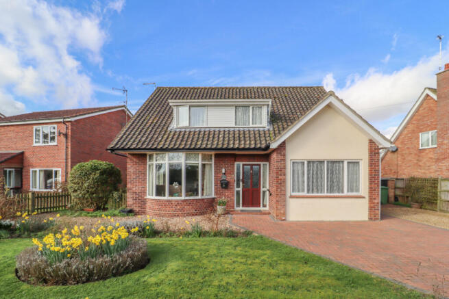 3 bed property, in Field Lane, £350,000