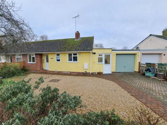 2 bed property, in East Ride, £280,000