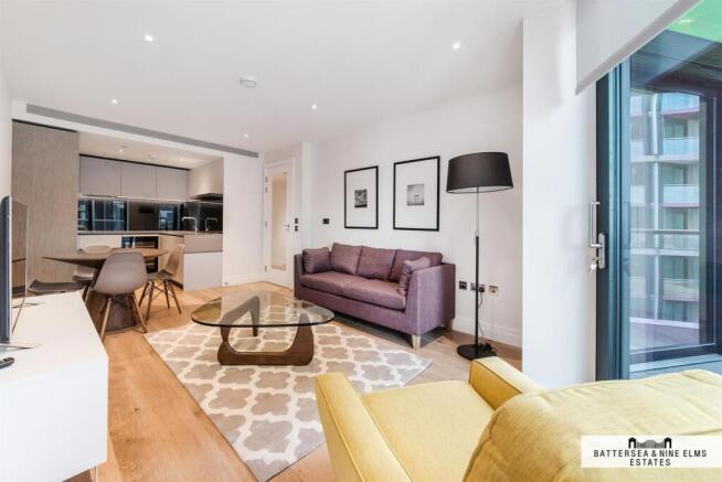 2 bed property, in Riverlight Four, £800,000