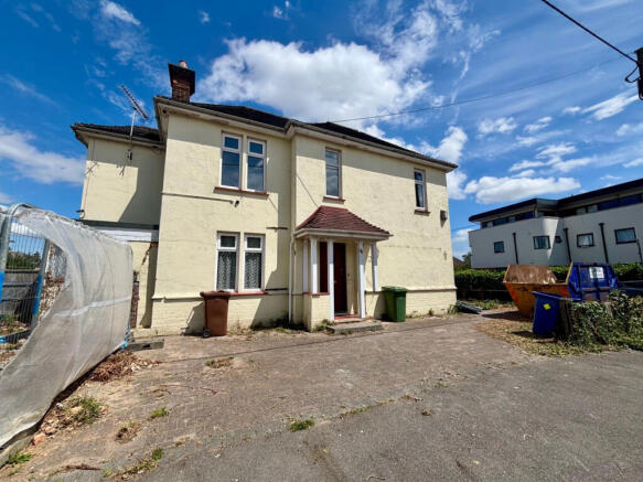3 bed property, in Corringham Road, £450,000