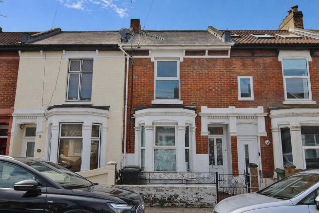 3 bed property, in Grayshott Road, £235,000