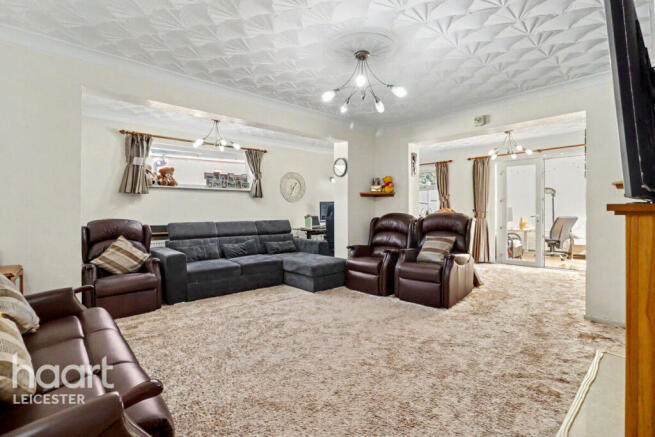 3 bed property, in Chestnut Road, £325,000