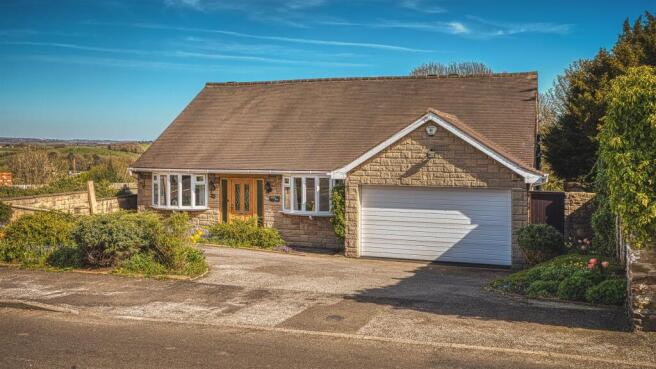 3 bed property, in Manor Road, £450,000