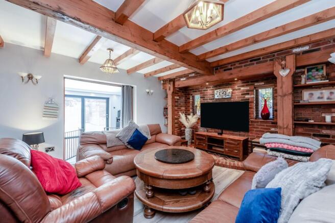 4 bed property, in Old Warren, £475,000