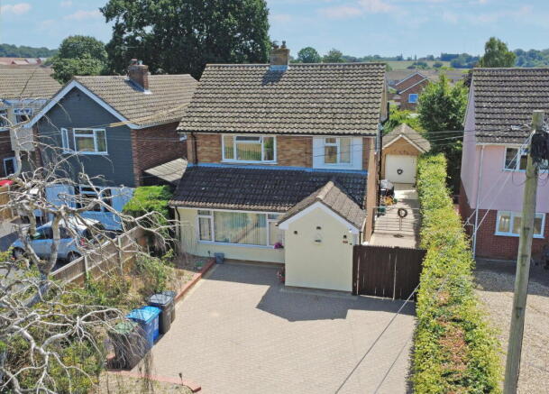 4 bed property, in Canhams Road, £475,000