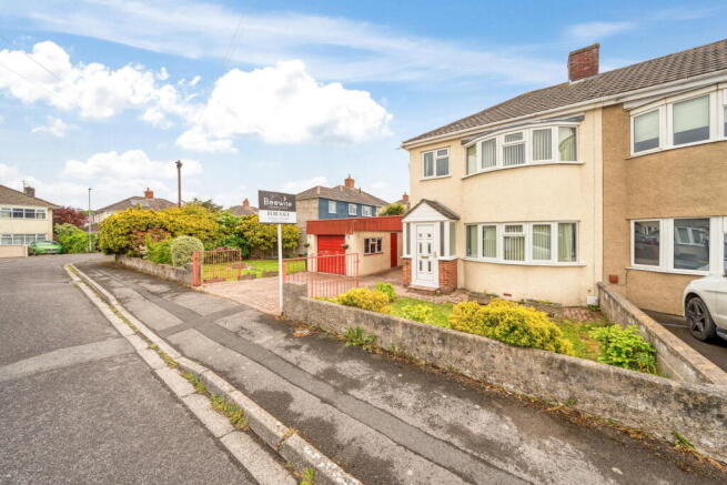 3 bed property, in Saville Crescent, £300,000