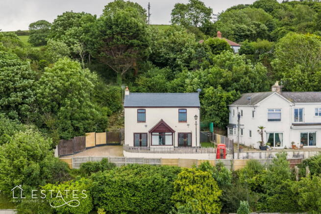 3 bed property, in Hillside, £395,000