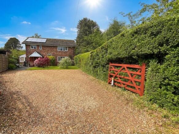 4 bed property, in Booth Bed Lane, £720,000