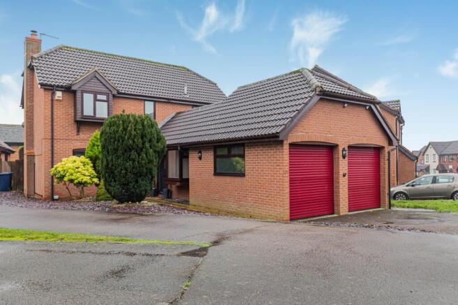 4 bed property, in Eagle Way, £475,000