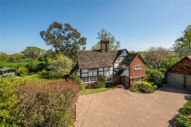 3 bed property, in Horsham Road, £850,000