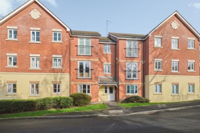 2 bed property, in Newton Road, £125,000