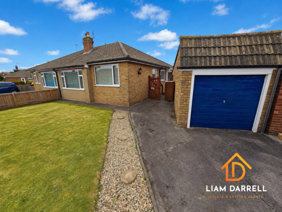 2 bed property, in Southgate, £190,000