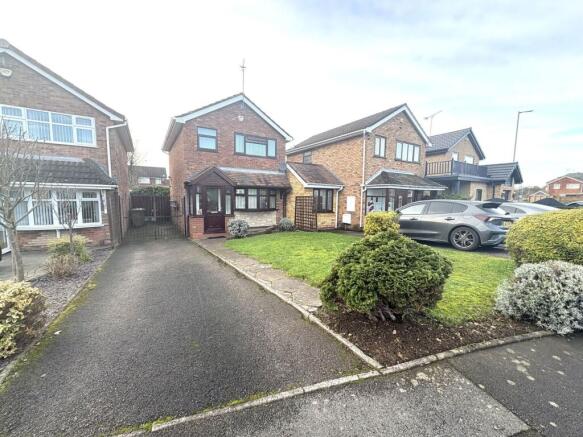3 bed property, in Newent Close, £270,000