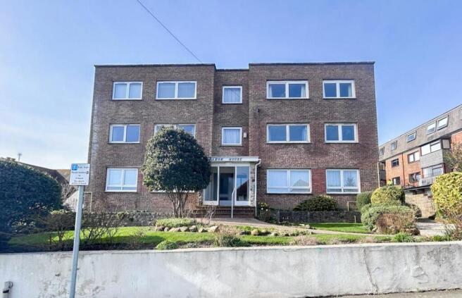 2 bed property, in Manor Road, £155,000