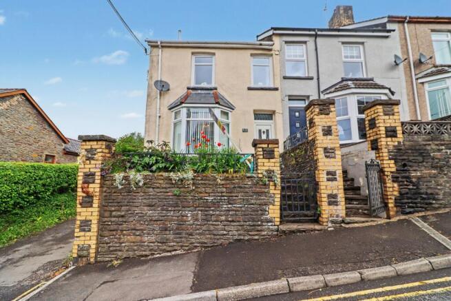 2 bed property, in Aberbargoed, £155,000