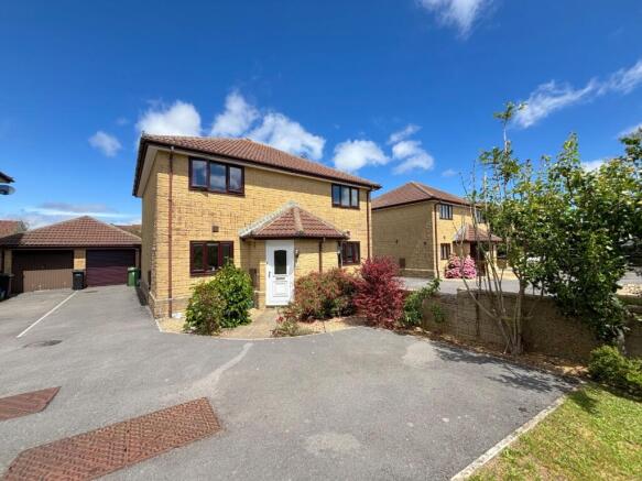 2 bed property, in St. Juliens Close, £265,000