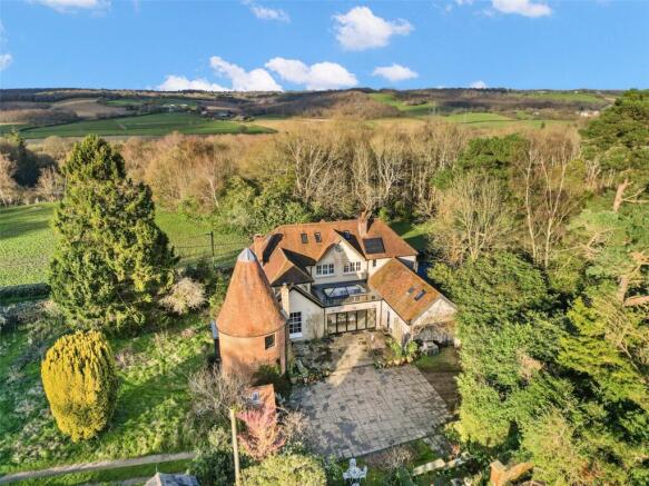 5 bed property, in Cottage Lane, £950,000