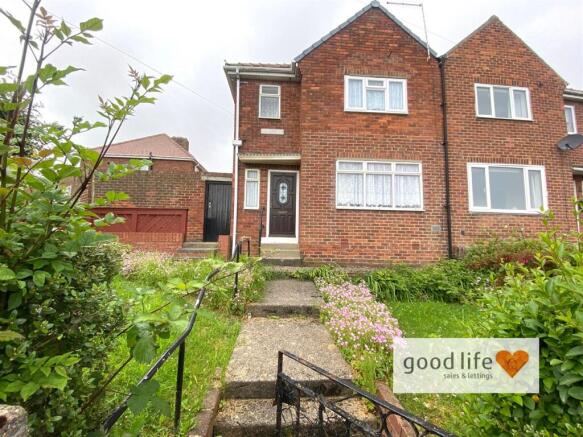 2 bed property, in Lyngrove, £100,000