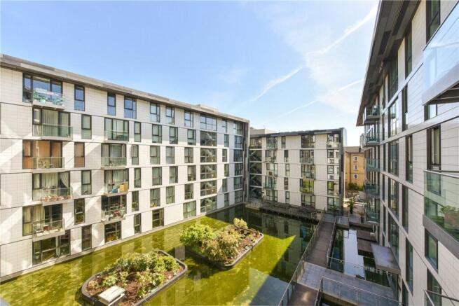 2 bed property, in Times Square, £600,000