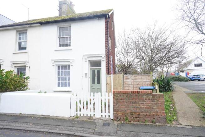 2 bed property, in Chapel Street, £315,000