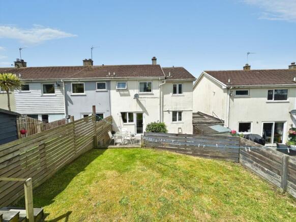4 bed property, in Helston, £270,000