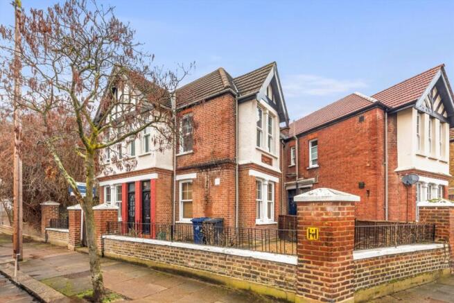3 bed property, in Ramsay Road, £460,000