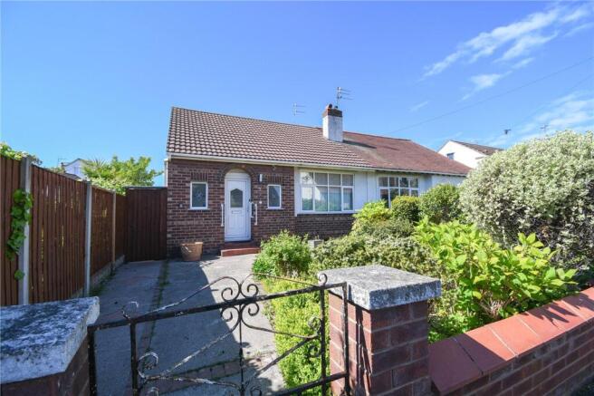 2 bed property, in St. Georges Grove, £190,000