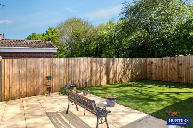 2 bed property, in Vicarage Lane, £220,000