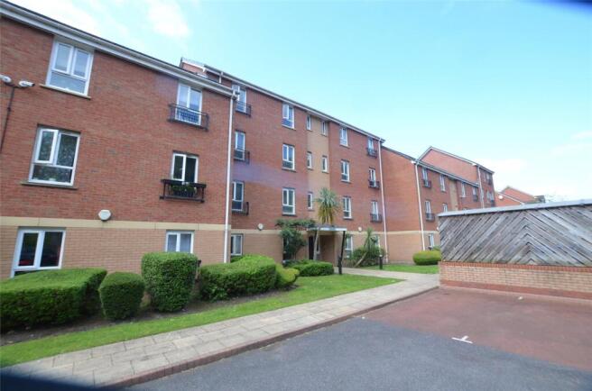 2 bed property, in Ellerman Road, £165,000