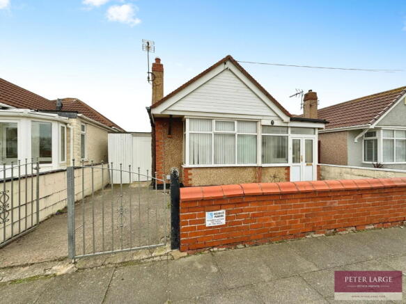 2 bed property, in 11 Molineaux Road, £175,000