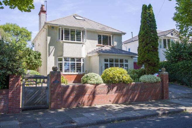 5 bed property, in Clinton Road, £995,000