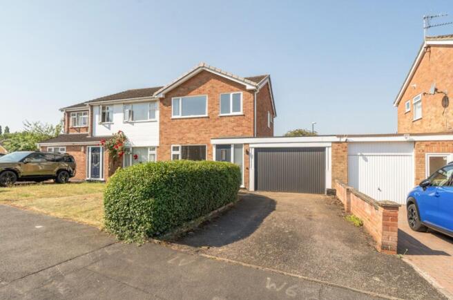 3 bed property, in Garth Crescent, £280,000