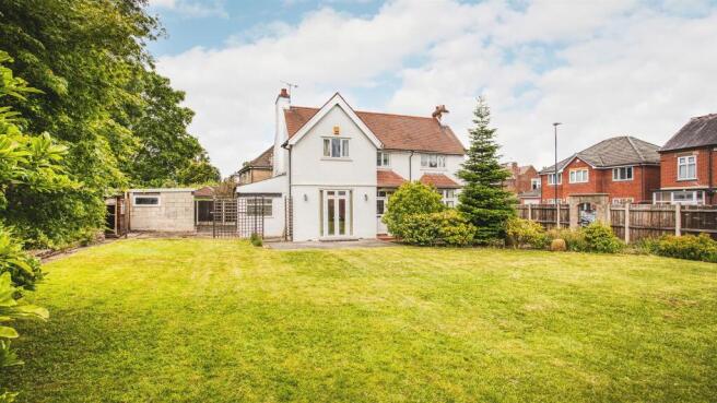 3 bed property, in Heath Avenue, £495,000