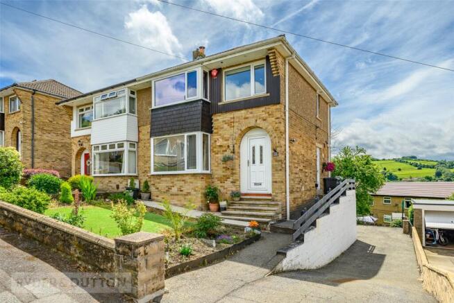 3 bed property, in Pennine View, £265,000