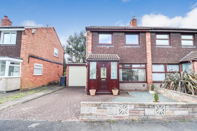 3 bed property, in Kintore Drive, £240,000