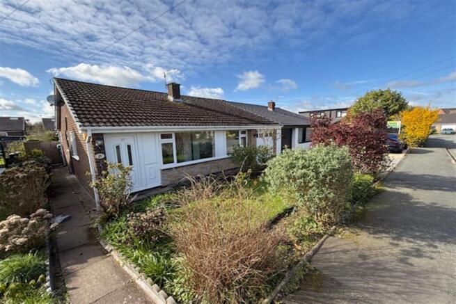 3 bed property, in Richmond Drive, £299,950