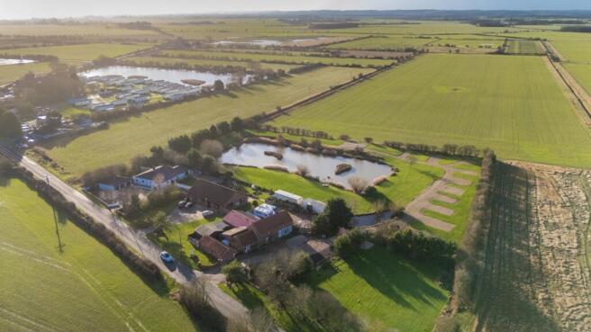 5 bed property, in Willow Tree Farm, £725,000
