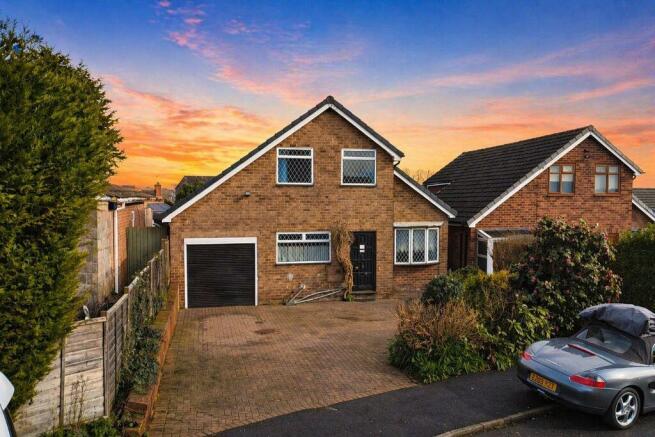 4 bed property, in Chaucer Drive, £299,950