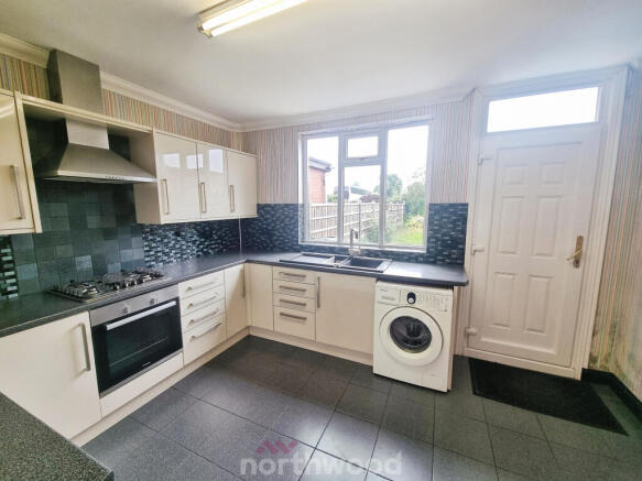 2 bed property, in Avondale Road, £155,000