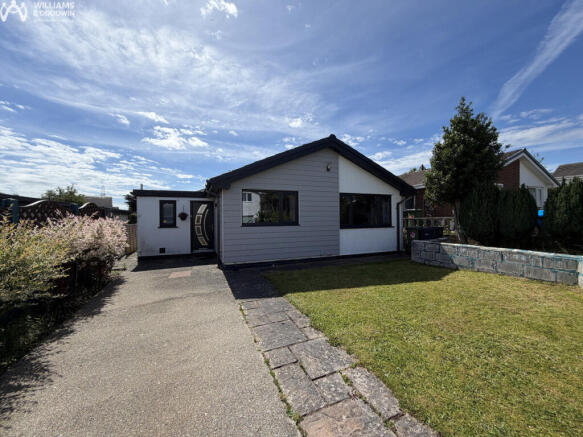 3 bed property, in Ffordd Gwenllian, £315,000